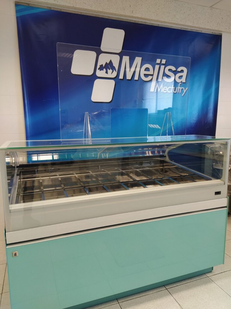 Mampara anticontagio coronavirus para heladerias y otros negocios. Fabricación propia en España, por MEJISA, fabricantes de mobiliario para heladeros.